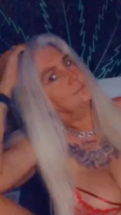tattedblonde33 profile